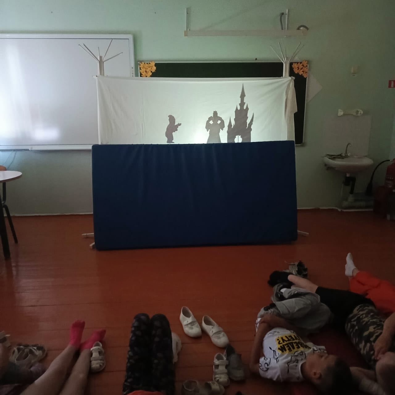 Театр теней по русским сказкам А.С.Пушкина.